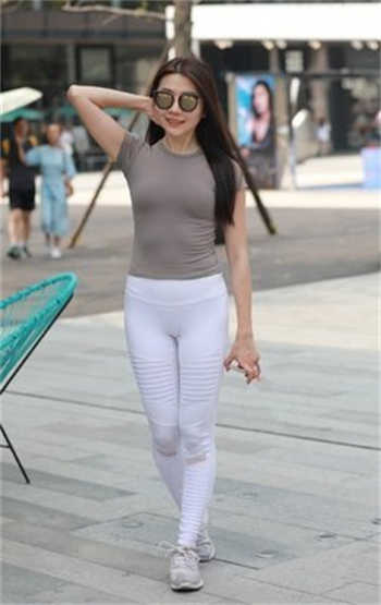 过期米线线喵被摄影师