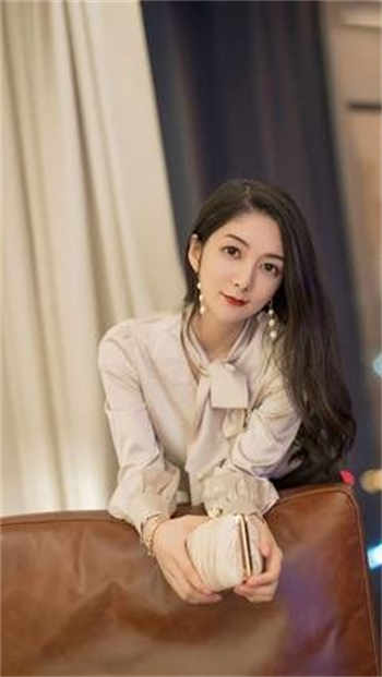 主角穿越收了母亲的小说