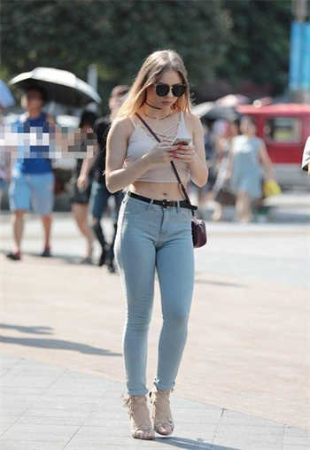 为升职送老婆给领导