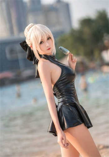 戴绿帽子的女老板蘑菇