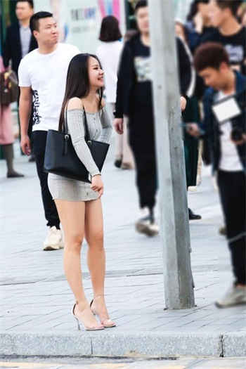 泷泽萝拉第一季