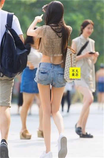 成都两个中学生楼梯间