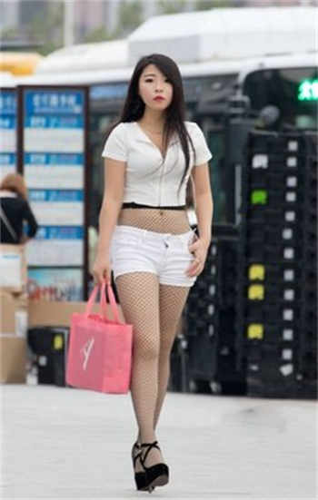 青蛇小青怀了法海的孩子