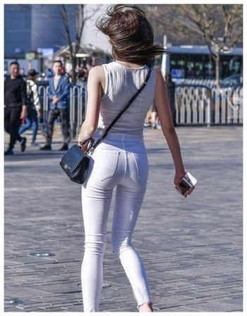 女的看小说起反应正常吗