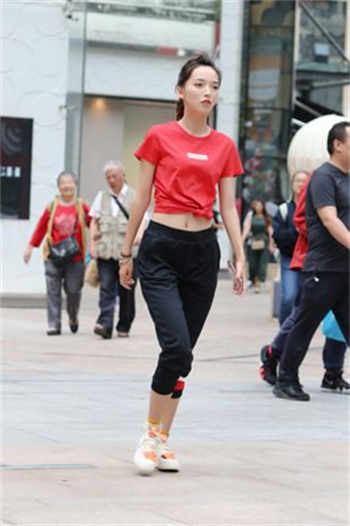 变身之绝世女神莫倾城