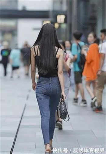 一个漂亮的女辅导师