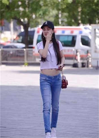 王妃跪趴撅起腿分开